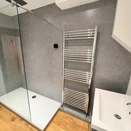Appartement Luxury Centre - King Size Bed - Walk To Train Station & Attraction *