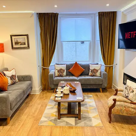 Luxury Centre - King Size Bed - Walk To Train Station & Attraction * York